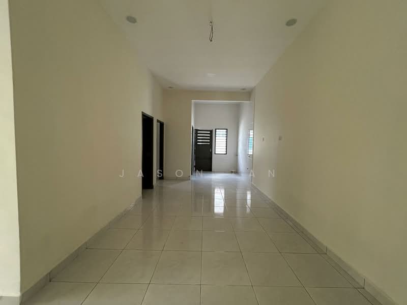 1-storey Terraced House for Sale in Bandar Putra (Kulai) - Jason Tan - Corridor - PropertyGuru.com.my