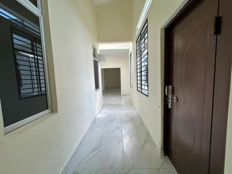 1-storey Terraced House for Sale in Bandar Putra (Kulai) - Jason Tan - Corridor - PropertyGuru.com.my