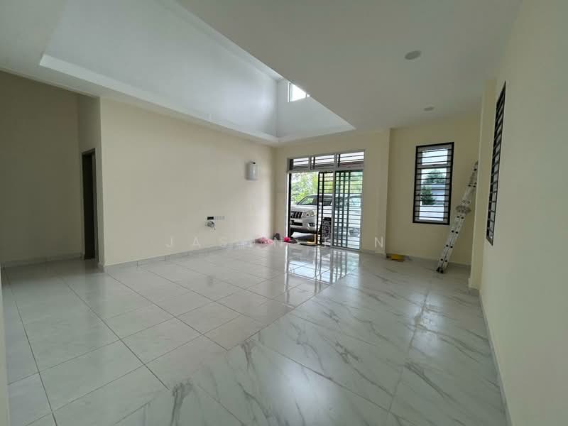 1-storey Terraced House for Sale in Bandar Putra (Kulai) - Jason Tan - Living Room - PropertyGuru.com.my