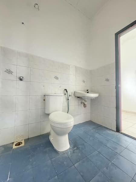 2-storey Terraced House for Sale in Bandar Puteri Klang (Klang) - Nur Alia Omar - Bathroom - PropertyGuru.com.my