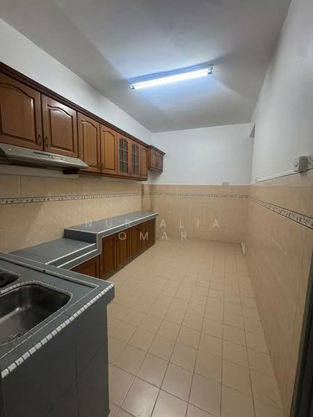 2-storey Terraced House for Sale in Bandar Puteri Klang (Klang) - Nur Alia Omar - Kitchen - PropertyGuru.com.my