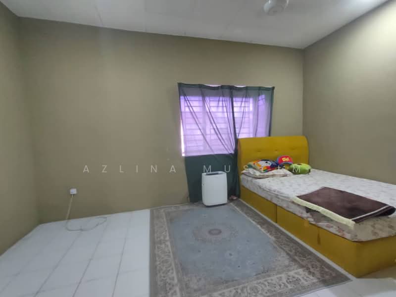 2-storey Terraced House for Sale in Taman Scientex Pasir Gudang (Pasir Gudang) - Azlina Muslim - Bedroom - PropertyGuru.com.my
