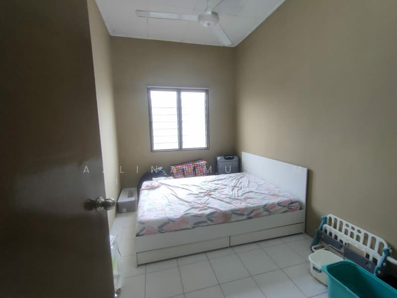 2-storey Terraced House for Sale in Taman Scientex Pasir Gudang (Pasir Gudang) - Azlina Muslim - Bedroom - PropertyGuru.com.my