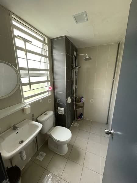 Apartment for Sale at Puncak Hijauan - Addy Ng - Bathroom - PropertyGuru.com.my