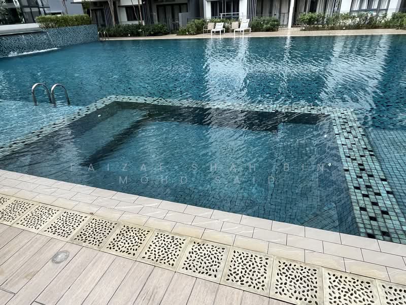 Suria Residence untuk Untuk Disewa - RM 2,000 /bulan, Mac 2026 - Pool - PropertyGuru.com.my