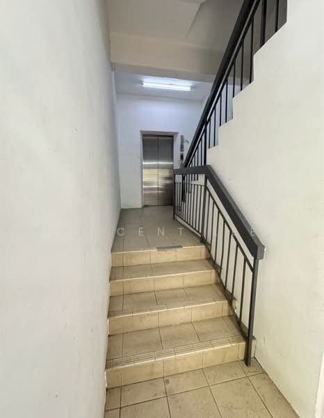 Shop / Office for Sale in Kota Damansara (Selangor) - Vincent Lee - Corridor - PropertyGuru.com.my