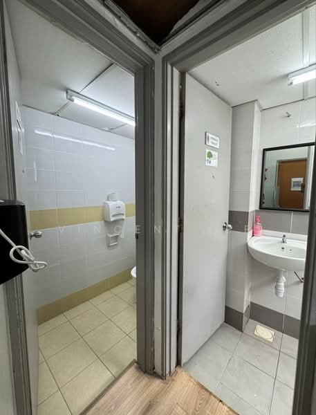 Kedai / Pejabat untuk Dijual di Kota Damansara (Selangor) - Vincent Lee - Bathroom - PropertyGuru.com.my
