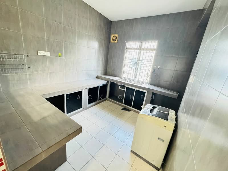 2-storey Terraced House for Sale in Taman Mount Austin (Tebrau) - Jack Cheu - Kitchen - PropertyGuru.com.my