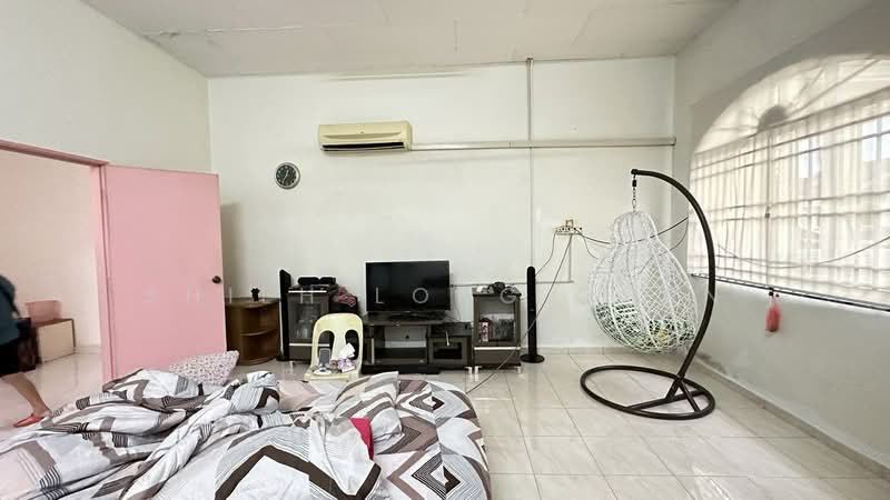 2-storey Terraced House for Sale in Taman Pulai Utama (Skudai) - Shieh Long Chen - Bedroom - PropertyGuru.com.my