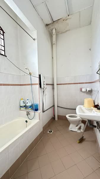 2-storey Terraced House for Sale in Taman Pulai Utama (Skudai) - Shieh Long Chen - Bathroom - PropertyGuru.com.my