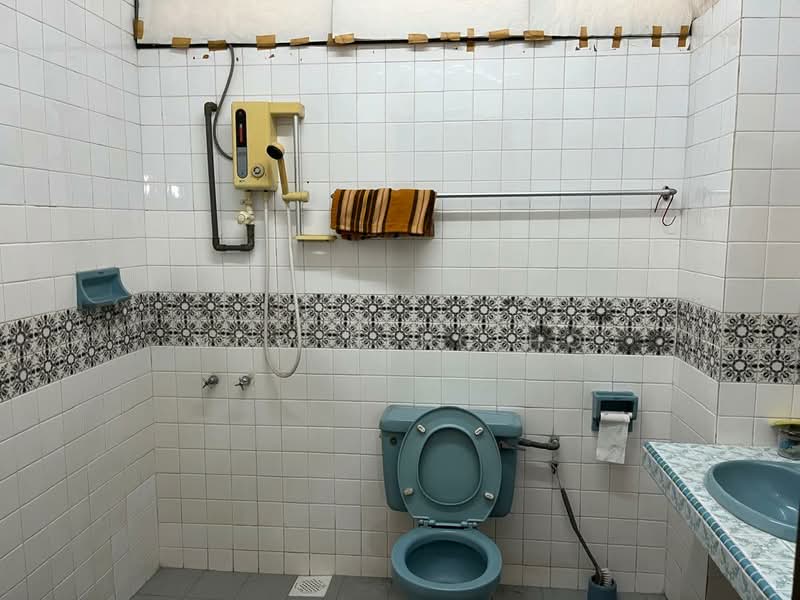 Semi-Detached House for Sale in Taman Desa (Kuala Lumpur) - Mow Peng Ho - Bathroom - PropertyGuru.com.my