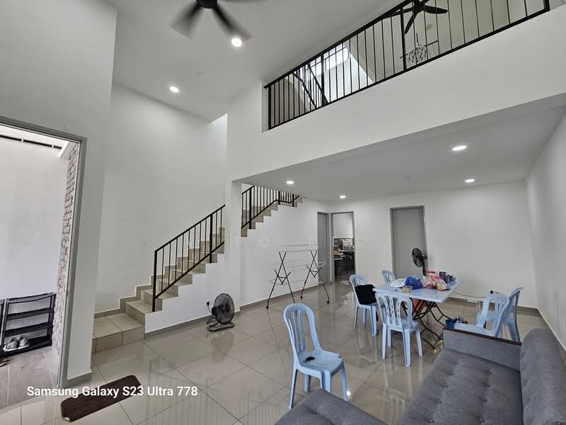 2-storey Terraced House for Sale in Taman Bukit Cheng (Cheng) - Vito Lee - Living Room - PropertyGuru.com.my