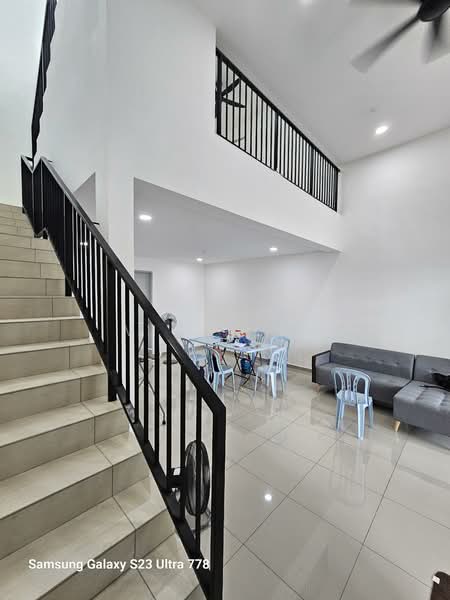 2-storey Terraced House for Sale in Taman Bukit Cheng (Cheng) - Vito Lee - Living Room - PropertyGuru.com.my