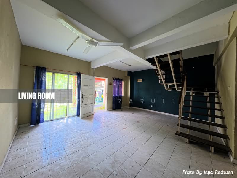 2-storey Terraced House for Sale in Laguna Park (Pelabuhan Klang) - Azzad Zarull - Living Room - PropertyGuru.com.my