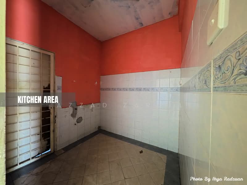 2-storey Terraced House for Sale in Laguna Park (Pelabuhan Klang) - Azzad Zarull - Kitchen - PropertyGuru.com.my
