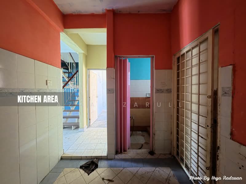 2-storey Terraced House for Sale in Laguna Park (Pelabuhan Klang) - Azzad Zarull - Kitchen - PropertyGuru.com.my