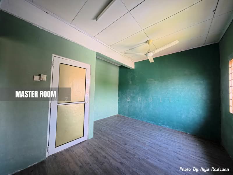 2-storey Terraced House for Sale in Laguna Park (Pelabuhan Klang) - Azzad Zarull - Master Bedroom - PropertyGuru.com.my