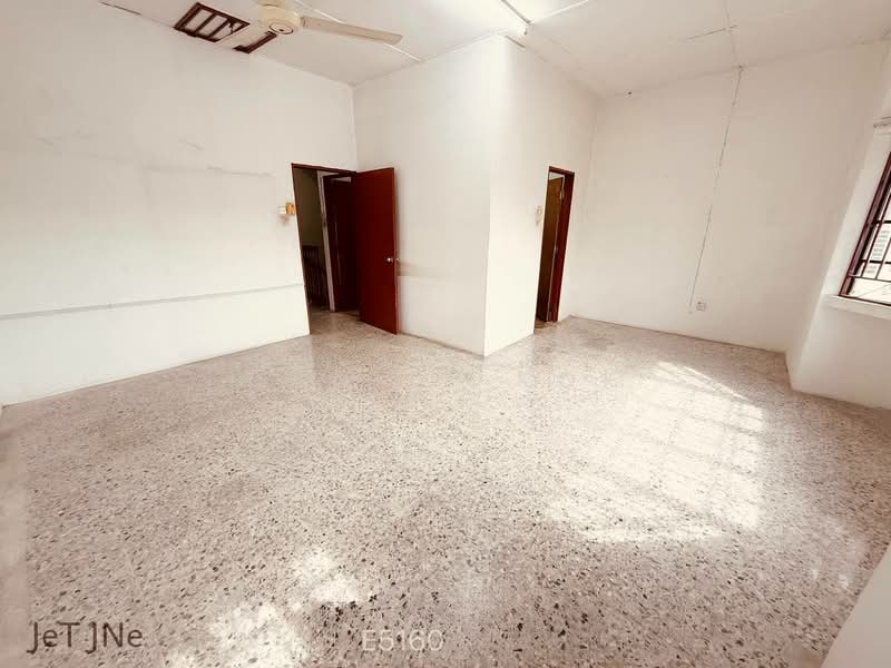 2-storey Terraced House for Sale in Taman Bayu Perdana (Klang) - Daniel Kok - Living Room - PropertyGuru.com.my