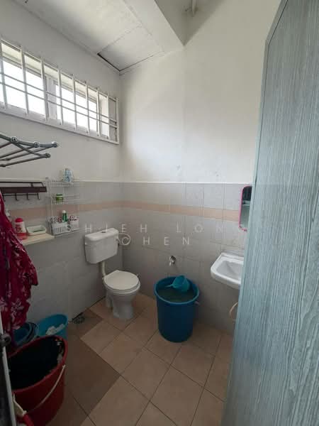 Taman Nusa Bestari 2 untuk Untuk Dijual - RM 555,000, Apr 2026 - Bathroom - PropertyGuru.com.my