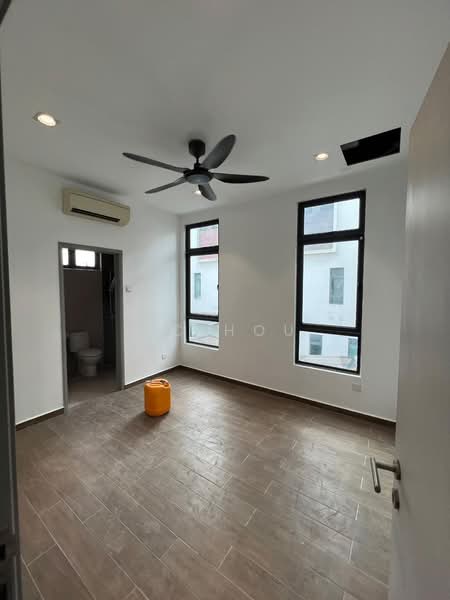 Semi-Detached House for Sale in Subang Jaya (Selangor) - TC Hou - Bedroom - PropertyGuru.com.my