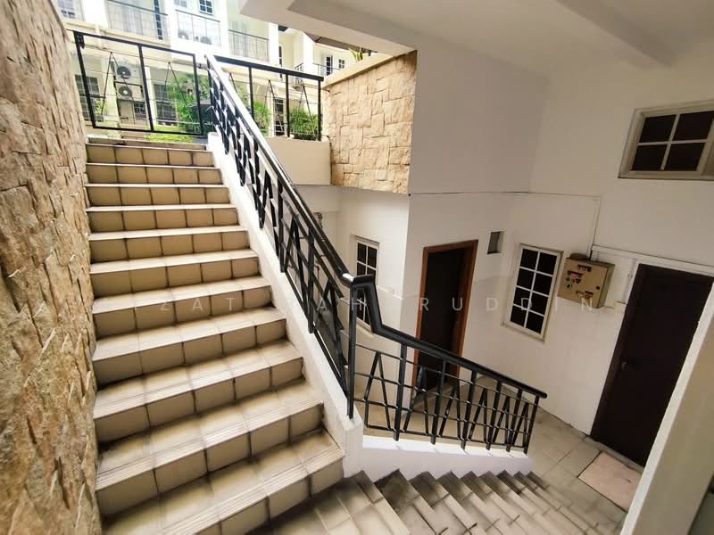 Townhouse for Rent in Ampang (Kuala Lumpur) - Muhamad Aizat Bin Baharuddin - Stairs - PropertyGuru.com.my