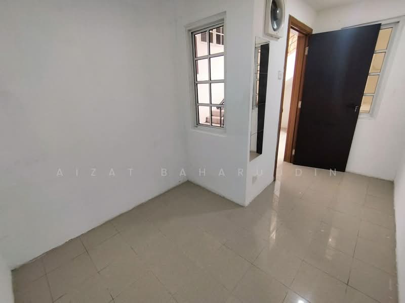 Townhouse for Rent in Ampang (Kuala Lumpur) - Muhamad Aizat Bin Baharuddin - Maid's Room - PropertyGuru.com.my