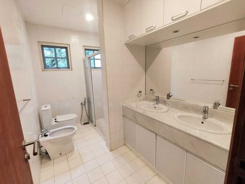 Townhouse for Rent in Ampang (Kuala Lumpur) - Muhamad Aizat Bin Baharuddin - Bathroom - PropertyGuru.com.my