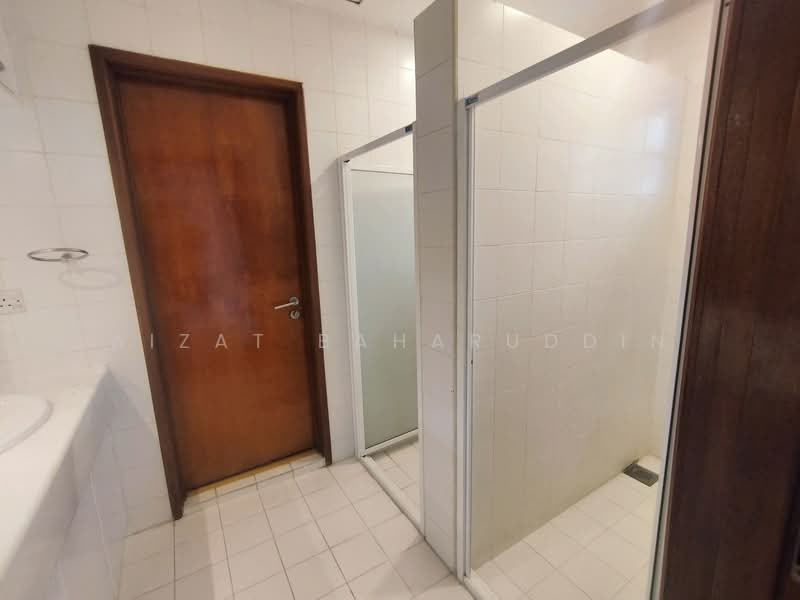 Townhouse for Rent in Ampang (Kuala Lumpur) - Muhamad Aizat Bin Baharuddin - Bathroom - PropertyGuru.com.my