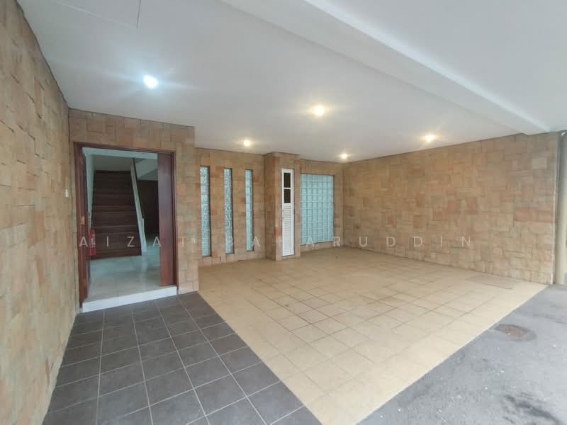 Townhouse for Rent in Ampang (Kuala Lumpur) - Muhamad Aizat Bin Baharuddin - Car Porch - PropertyGuru.com.my
