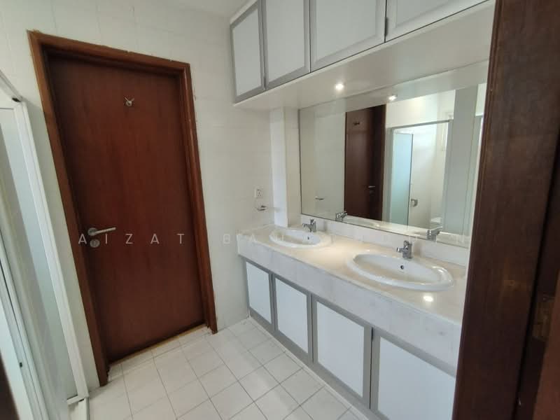 Townhouse for Rent in Ampang (Kuala Lumpur) - Aizat Baharuddin - Bathroom - PropertyGuru.com.my