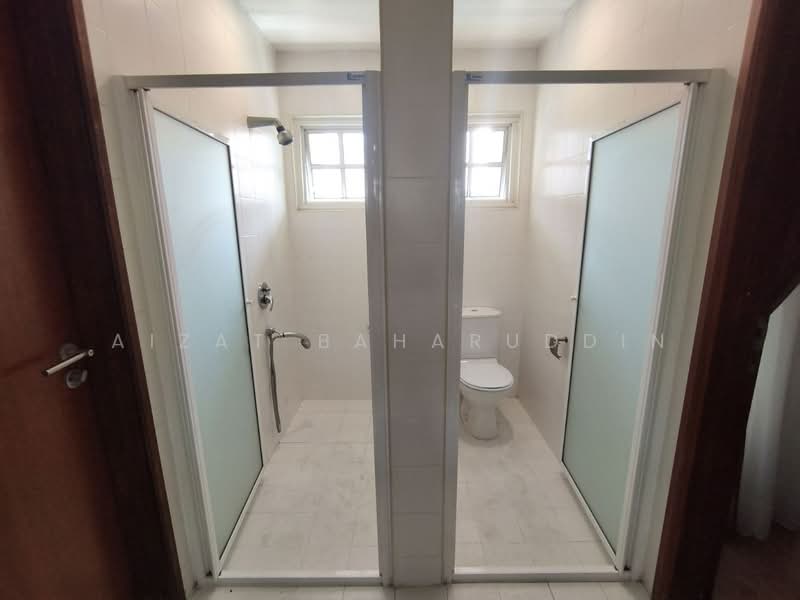 Townhouse for Rent in Ampang (Kuala Lumpur) - Aizat Baharuddin - Bathroom - PropertyGuru.com.my