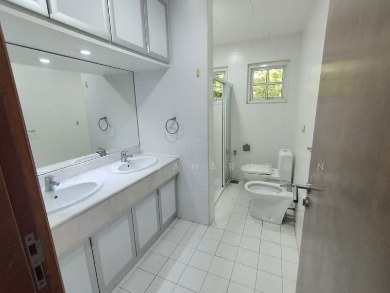 Townhouse for Rent in Ampang (Kuala Lumpur) - Aizat Baharuddin - Bathroom - PropertyGuru.com.my