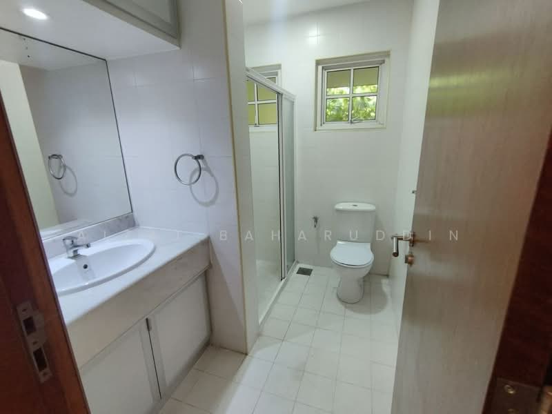Townhouse for Rent in Ampang (Kuala Lumpur) - Aizat Baharuddin - Bathroom - PropertyGuru.com.my