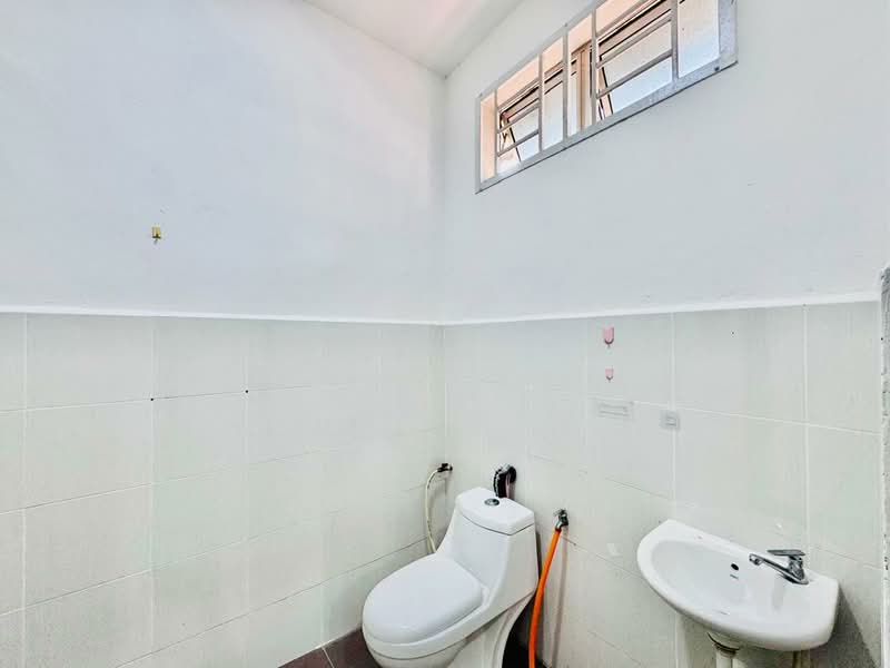 1.5-storey Terraced House for Sale in Skudai (Johor) - Tammy Chin - Bathroom - PropertyGuru.com.my