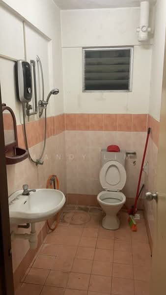 Apartment for Sale at Pangsapuri Seri Pinang - Mandy Lim - Bathroom - PropertyGuru.com.my