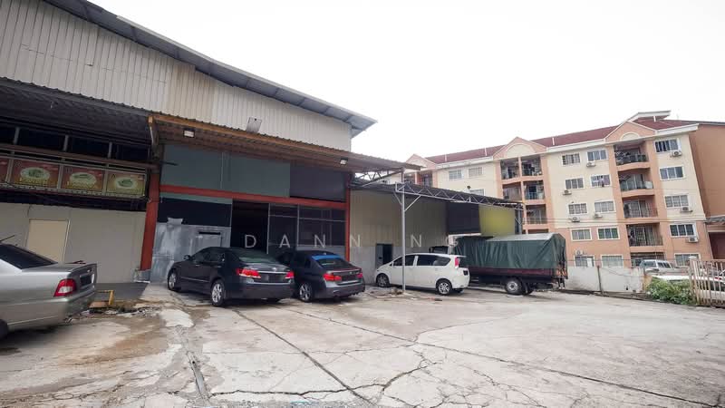 Shop for Rent in Seri Kembangan (Selangor) - Dann Ng - Exterior - PropertyGuru.com.my