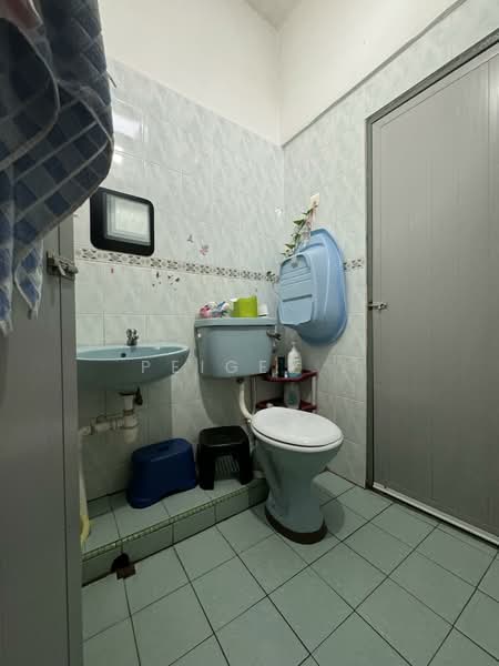 2-storey Terraced House for Sale in Taman Sri Rampai (Wangsa Maju) - PeiGee . - Bathroom - PropertyGuru.com.my