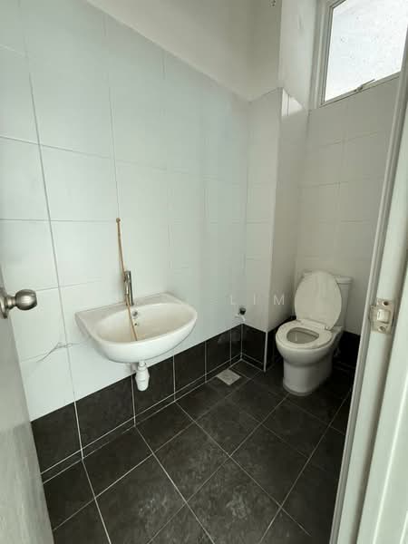 Permas Jaya untuk Untuk Disewa - RM 4,000 /bulan, Apr 2026 - Bathroom - PropertyGuru.com.my