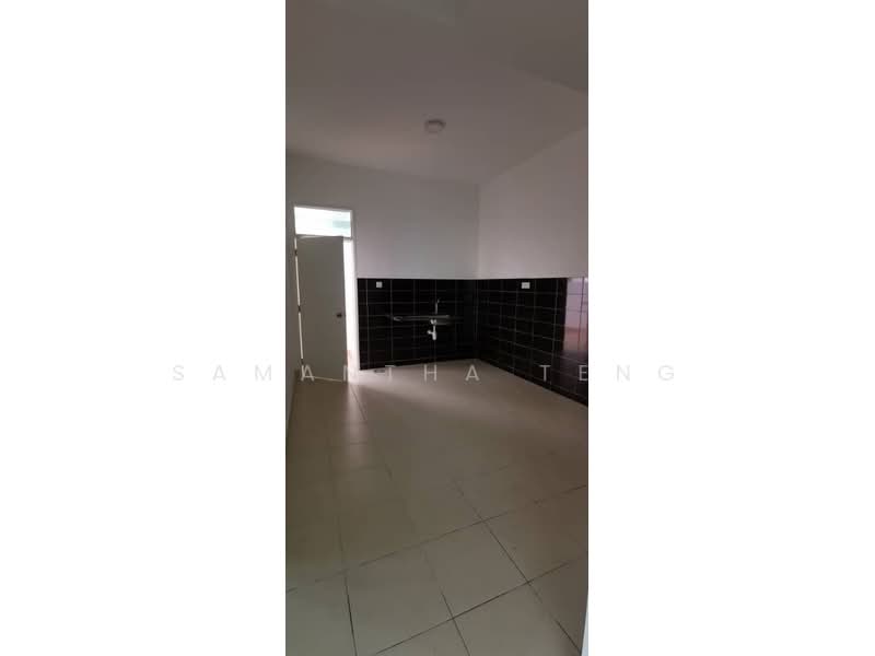 2-storey Terraced House for Sale in Taman Seri Austin (Tebrau) - Samantha Teng - Kitchen - PropertyGuru.com.my