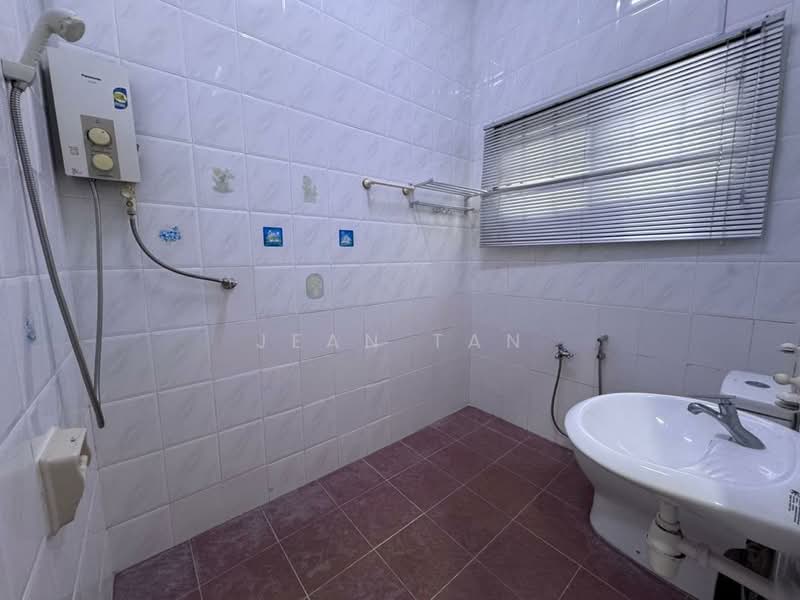 Semi-Detached House for Sale in Ujong Pasir (Melaka) - Jean Tan - Bathroom - PropertyGuru.com.my