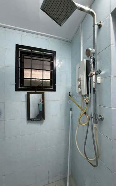 Jalan Teratai, Taman Johor Jaya untuk Untuk Disewa - RM 1,400 /bulan, Apr 2026 - Bathroom - PropertyGuru.com.my