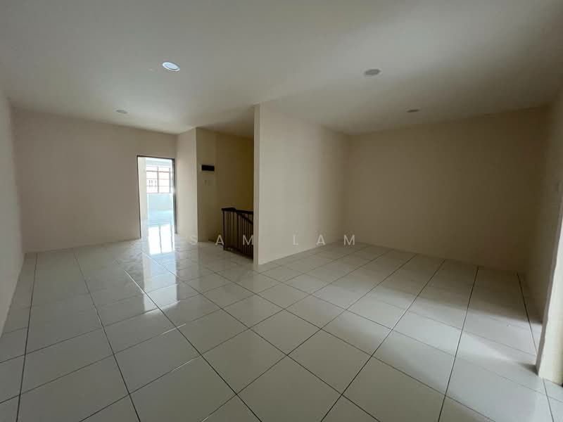 Taman Pengkalan Barat untuk Untuk Dijual - RM 428,000, Apr 2026 - Living Room - PropertyGuru.com.my