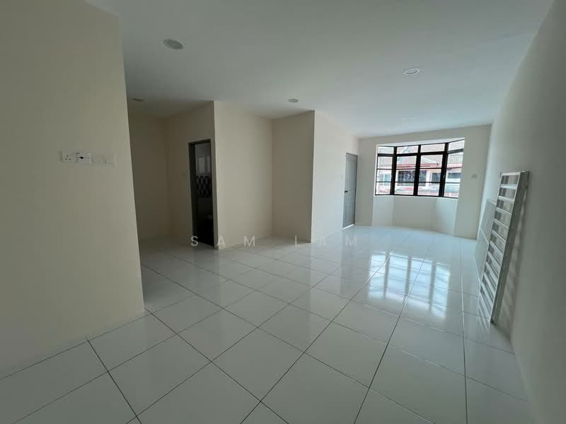 Taman Pengkalan Barat untuk Untuk Dijual - RM 428,000, Apr 2026 - Living Room - PropertyGuru.com.my
