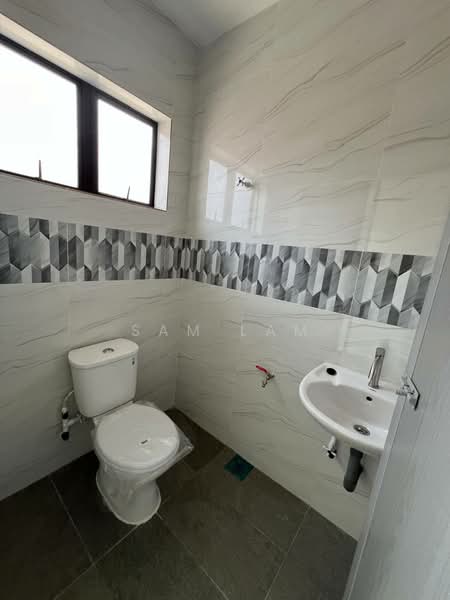 Taman Pengkalan Barat untuk Untuk Dijual - RM 428,000, Apr 2026 - Bathroom - PropertyGuru.com.my