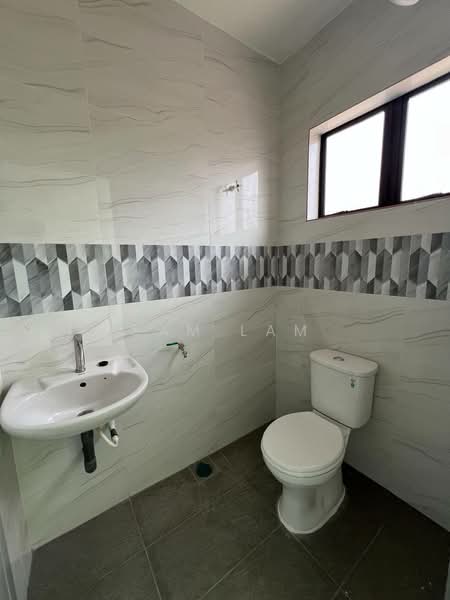 Taman Pengkalan Barat untuk Untuk Dijual - RM 428,000, Apr 2026 - Bathroom - PropertyGuru.com.my