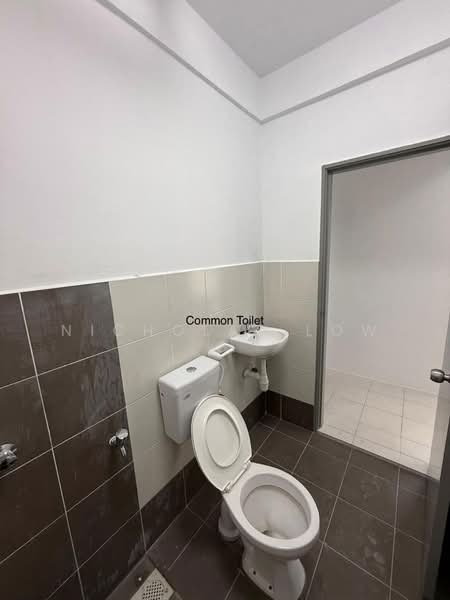 Apartment for Rent at Taman Pulai Mutiara 2: Phase A3A - A3C - Nicholas Low - Bathroom - PropertyGuru.com.my