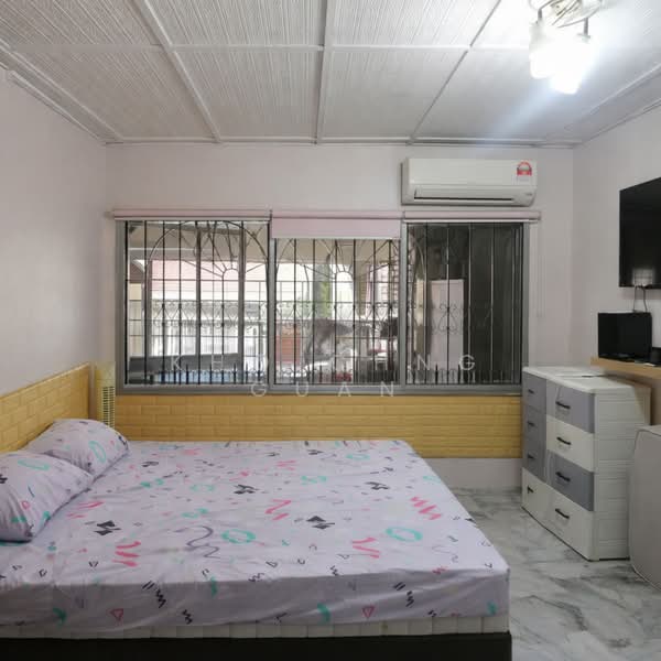 1-storey Terraced House for Sale in Taman Bukit Kuchai (Bandar Kinrara) - Kho Chng Guan - Bedroom - PropertyGuru.com.my
