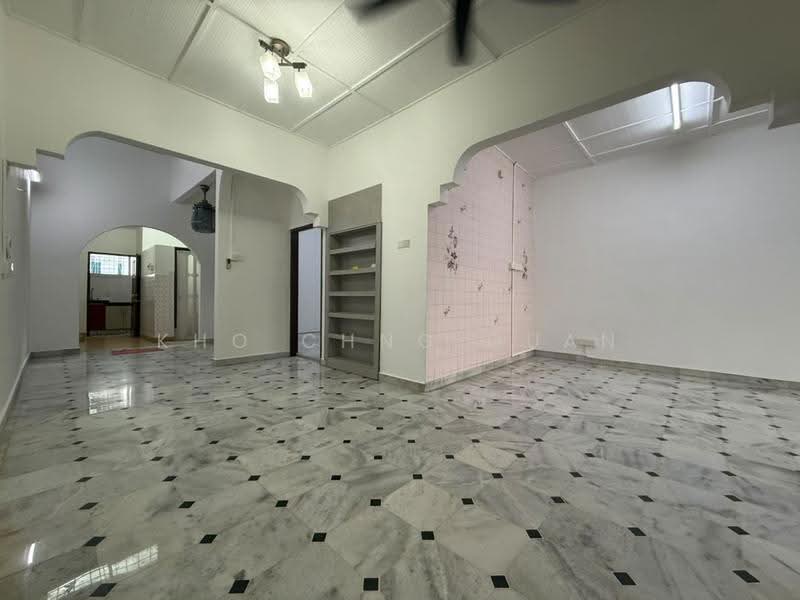 Rumah Teres 1-Tingkat untuk Dijual di Taman Bukit Kuchai (Bandar Kinrara) - Kho Chng Guan - Living Room - PropertyGuru.com.my