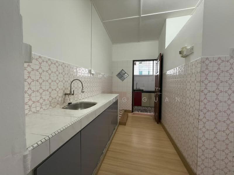 Rumah Teres 1-Tingkat untuk Dijual di Taman Bukit Kuchai (Bandar Kinrara) - Kho Chng Guan - Kitchen - PropertyGuru.com.my