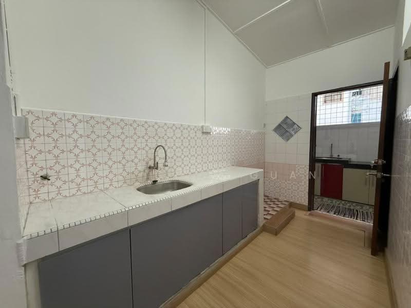 Rumah Teres 1-Tingkat untuk Dijual di Taman Bukit Kuchai (Bandar Kinrara) - Kho Chng Guan - Kitchen - PropertyGuru.com.my